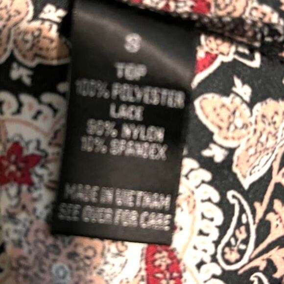 By&By Blouse S Black Floral Open Shoulder Crochet Trim Bohochic Romantic Casual - Picture 5 of 5